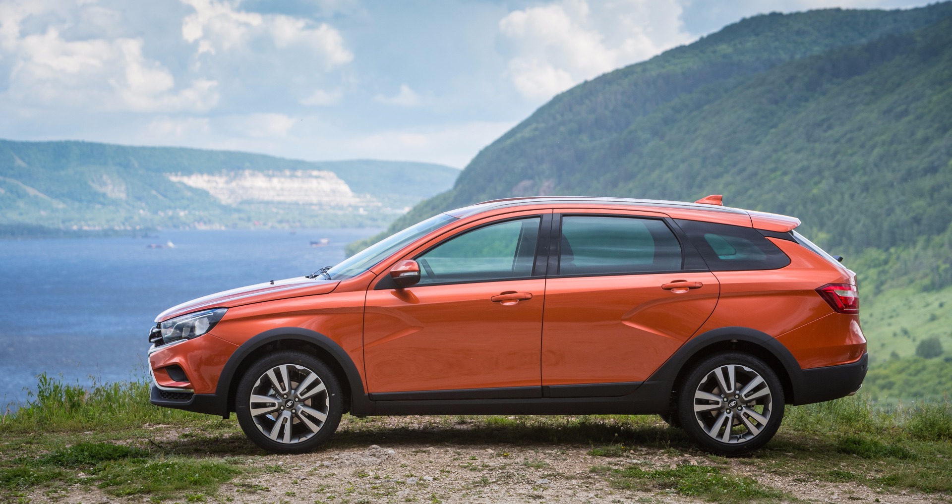 LADA Vesta SW Cross и LADA Vesta SW: ломая стереотипы